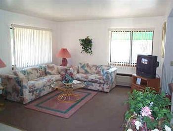 Mcgovern'S Motel And Suites Sun Prairie Buitenkant foto