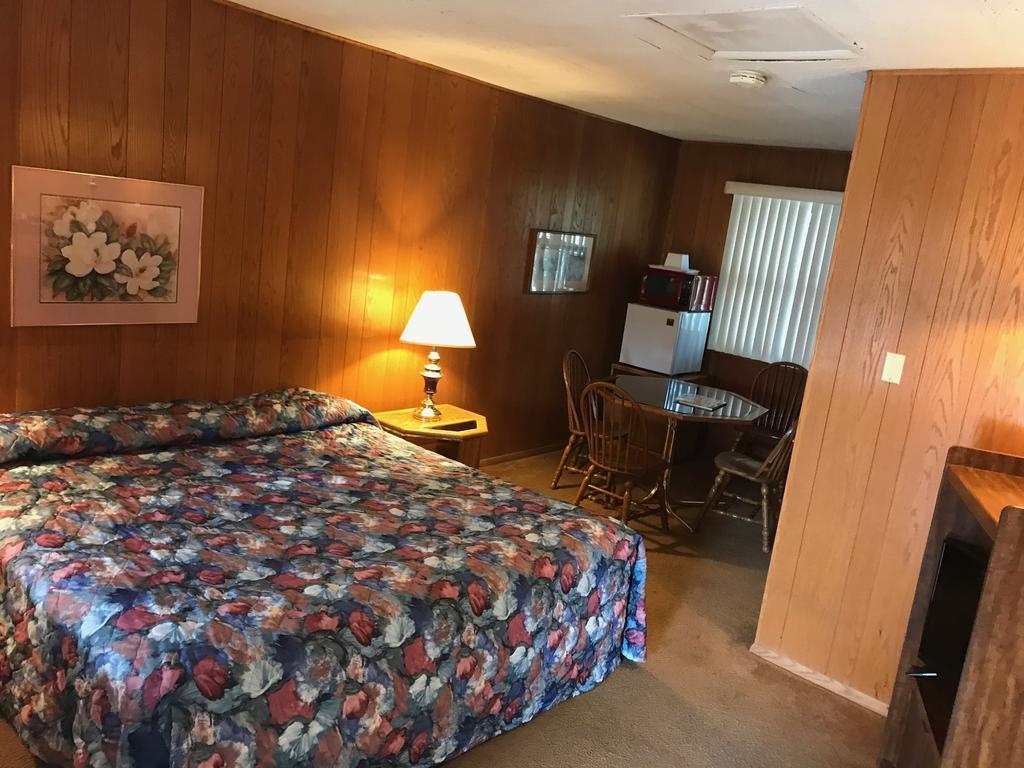 Mcgovern'S Motel And Suites Sun Prairie Buitenkant foto