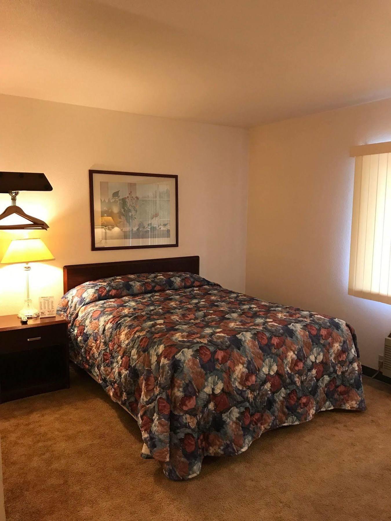 Mcgovern'S Motel And Suites Sun Prairie Buitenkant foto