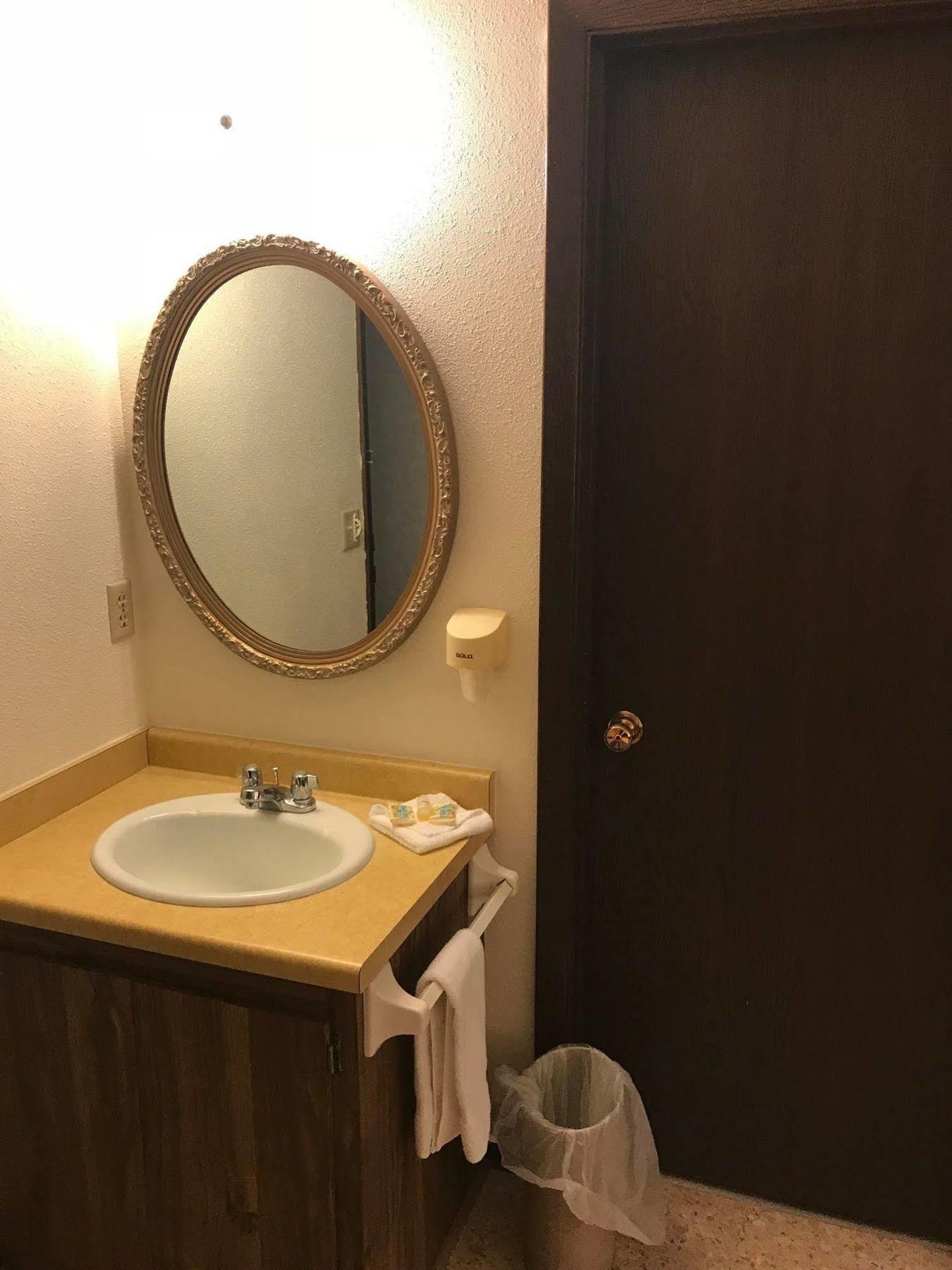 Mcgovern'S Motel And Suites Sun Prairie Buitenkant foto